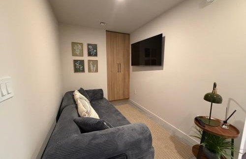 Downtown Condo with Den and Pool Access - Foto 9