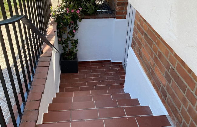 Cozy Furnished Basement Apartment - Photo 16