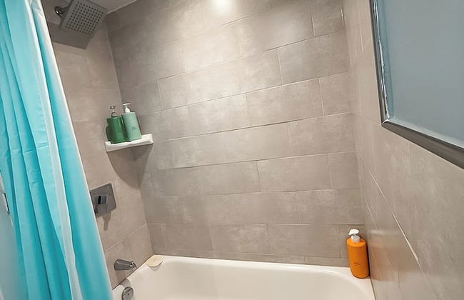 NEW Stunning Beachfront Condo at the Coral Beach - Foto 24