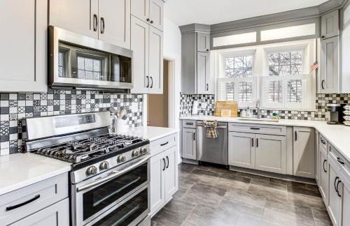 Pool, Patio and Putting Green Manchester Getaway - Foto 8