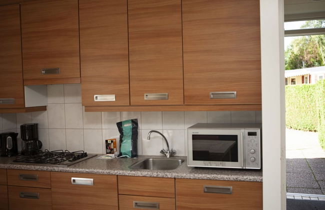 Detached Combined Bungalow with Garden near Veluwe - Photo 4