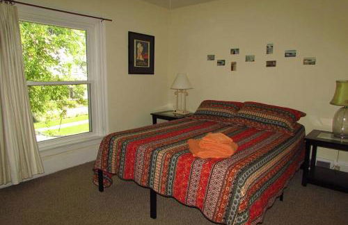 Falls Retreat - Walk to the Falls, the Casino and all Downtown Restaurants - Across from the Aquarium - Photo 8