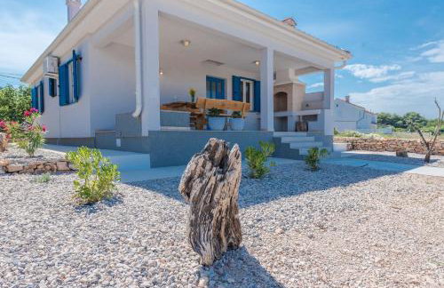 Sakarun - Ena - Photo 1