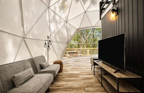 Luxe 2 Bed Dome w Hot Tub Deck Fire Pit & Bath - Foto 12