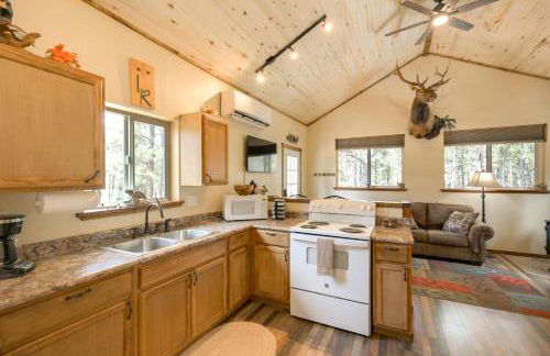 Cabin at the Little Ranch with Hiking On-Site! - Foto 7