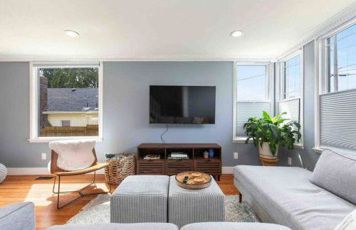 Spacious Retreat with guest house, game room, parking in N Tacoma - Foto 23