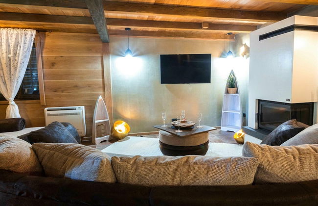 Amazing Chalet with Private Garden, Hot Tub, Sauna, Great Location by the River - Foto 18