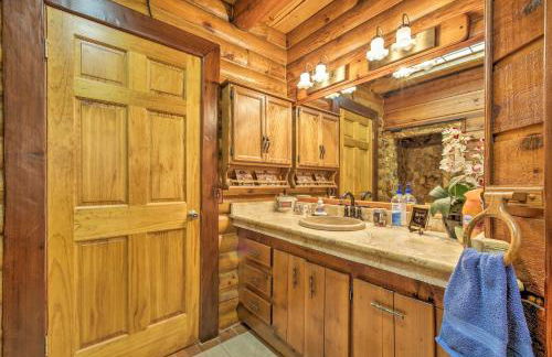 Log Cabin Sanctuary in Inverness with Furnished Deck - Foto 17