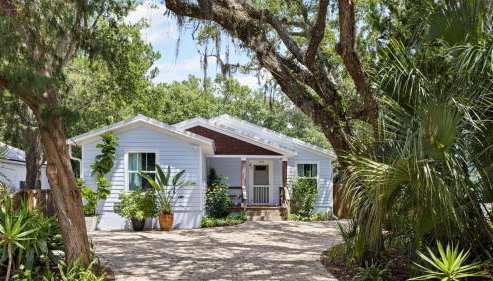 Deck Lounge w/ Hot Tub, Fire Pit, & Garage Game Room Hidden Grove by Avantstay - Foto 3, Other