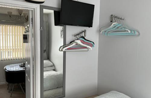 1st Floor Hillview 2 bedroomed Central Location No pets - Foto 9