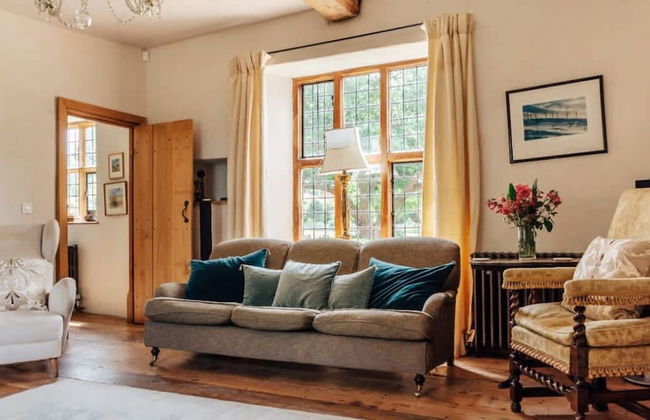 Lavish Tudor Estate Gardens - Sleeps 25 - Foto 9