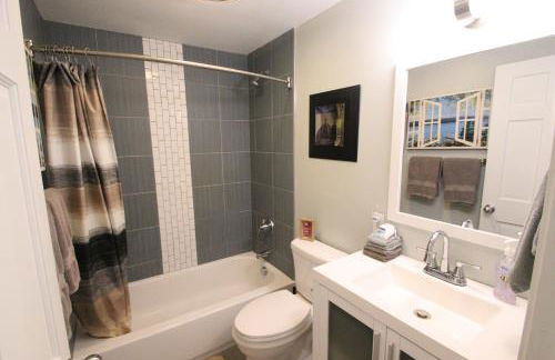 Family Friendly Lakefront Oasis! Huge Deck-Pets Welcome - Foto 14