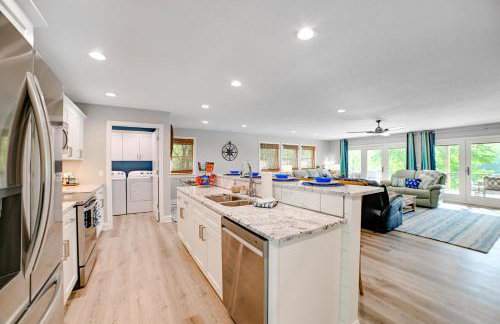 Beautiful Kentucky Lake Getaway with Dock and Deck! - Foto 11