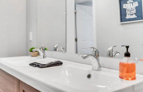 Dave and Busters, Outlets, Convention Center across street w Parking - Sleeps 15 - Foto 31