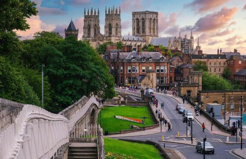 Flaxman Avenue - Lovely 4 bed home, 5 mins drive to York City Centre, Free superfast Wi-fi, Free on-street parking - Foto 26