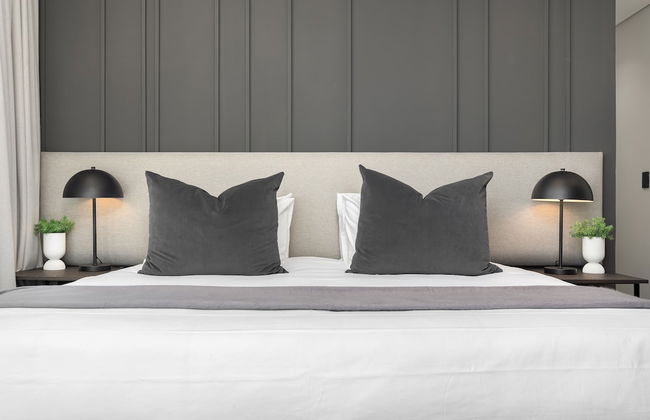 One Calais Luxury Apartments - Photo 23