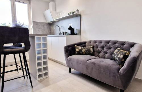 MonLux studio- FREE Public Parking- Easy & Straight Walk to the Center - Photo 20