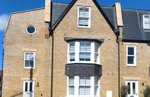 Richmond Cottage - Brand New 4BR Holiday Home, just 3 minutes from the beach with Pool Table and Free Parking - Foto 34