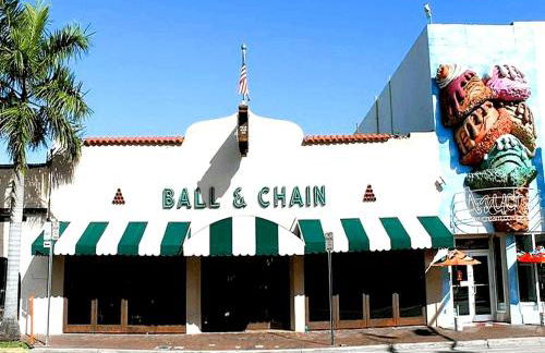 Balcony 2BR Apartment with Free Parking near Freedom Park & Brickell - Foto 52