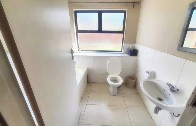 Remarkable 2-bed Apartment in Harare - Photo 7