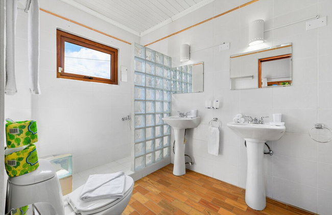 Spacious 4BR Villa Private Pool Cozy Location - Photo 14