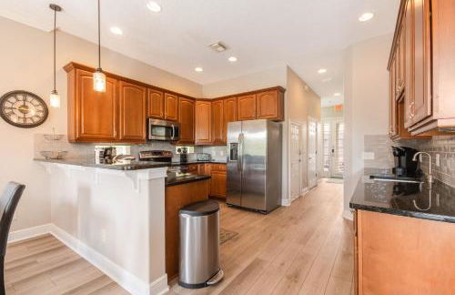 Two King En-Suites …Inside the Prestigious Reunion Resort - Foto 16