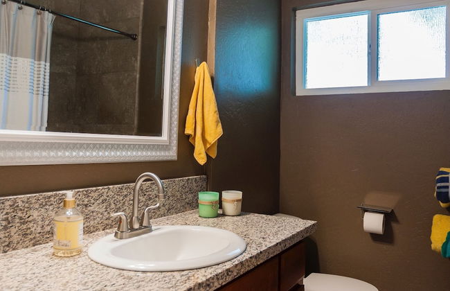 Longer Stay for Travelers Blocks from Hospital and Downtown Security Gates - Foto 36