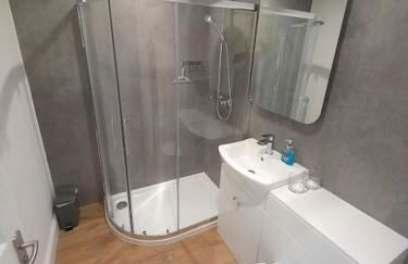 Stunning Village Centre Holiday Home - Photo 14