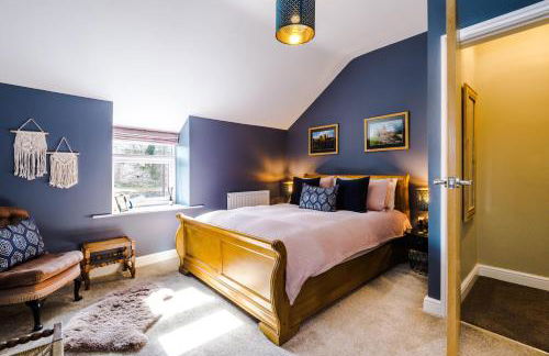 Castle Views cottage in historic village & woodfired hot tub - Photo 17