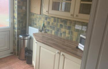 2 bedroom house - Photo 2