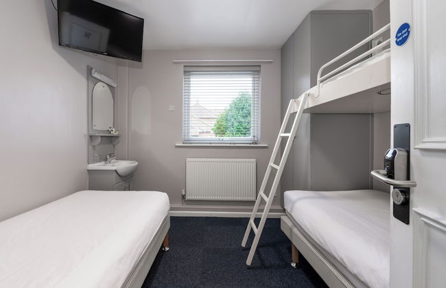 Stableside at York Racecourse - Photo 4