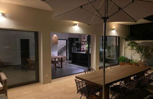 Idyllic 6 bed villa stunning sea view salt pool - Foto 66