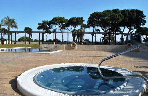 Beachfront Apartment with Pool and Garden S Abanell Blanes - Foto 5