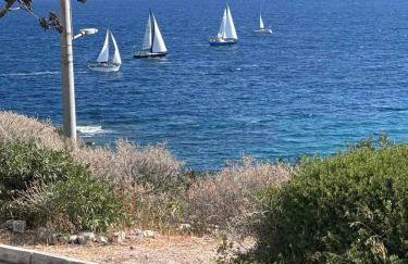 Rafina's PARADISE VIEW!!Walking access to the Port!!! Amazing Seaview!!!Steps from the Beach, 2 min walk!!WIFI 300Mbps! The Lux Seaside Retreat! - Foto 10