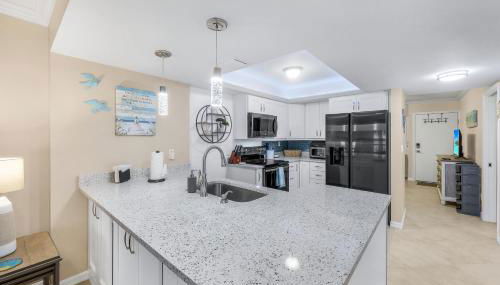 Waterfront Island Oasis! Heated Pool with Stunning View & 2 Full Bath - Foto 4, stove, dishwasher, toaster