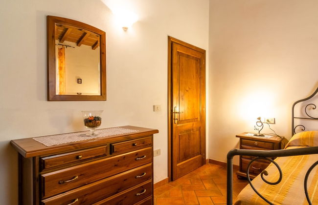 Farmhouse in Tuscany With Panoramic Pool - Photo 2