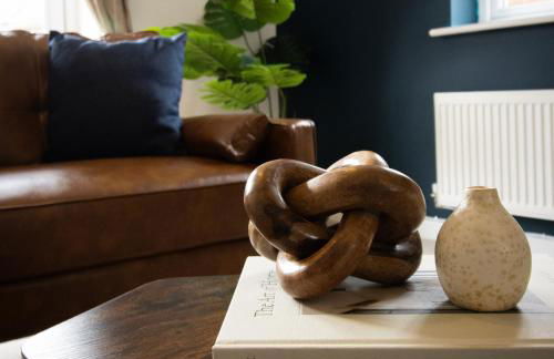 5 Bedroom House - Sleeps 10 - Parking - Trowbridge - Foto 8