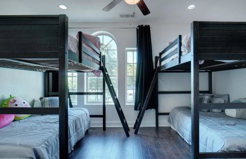 GORGEOUS 5-bd 4ba w Pool, Hot Tub, 2 kitchens, & Game Room Near Dallas Airports! - Foto 23