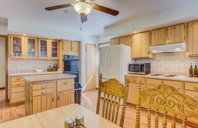 4 BR Country Home in Suburbs W/trails & Parks - Foto 15