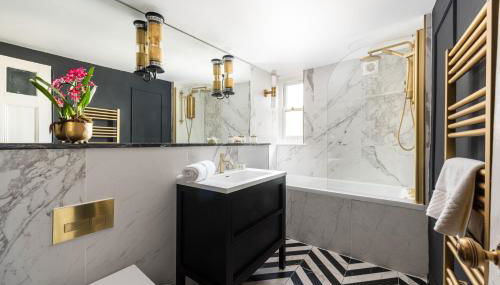 Sky View Double Bed Apartment in Brighton and Hove by MyHolidayLet - Foto 3, Shower