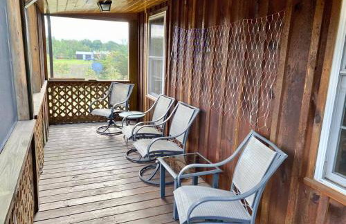 Spacious Salmon River Waterfront Lodge for 6 - Foto 42
