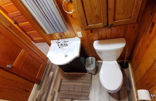 Quiet 2 Bedroom Bass Cabin In The Trees - Foto 8