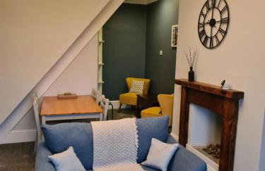 Spacious Mytholmroyd Apartment with River Views - Photo 3