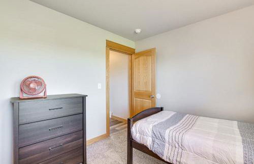 Hot Tub and Fenced Yard Spacious Fargo Home! - Foto 17