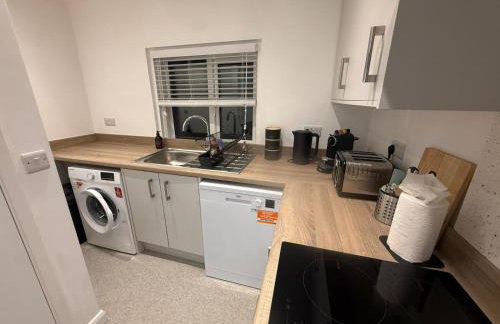 Sleek 1 Bed Flat near Warwick Castle with Parking - Photo 6