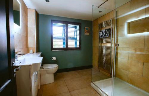 Beautiful 5 bedroom house with hot tub & fire pit - Foto 19