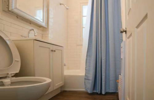 Charming 3BR Home With 2 Parking Spot, Near Transit & Shopping, - Foto 19