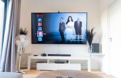 Modern Entire Unit 3BR, 3BA, balcony, 86inch TV - 15mins to city - Foto 4