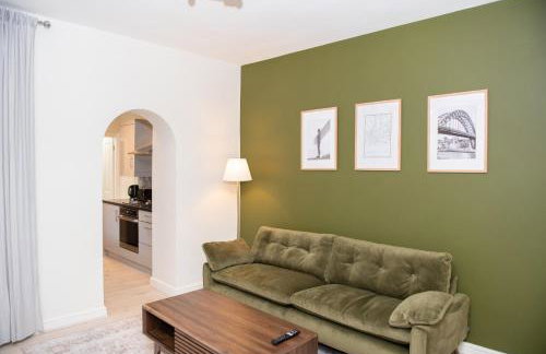 Modern City Living, 1km from the Heart of Town! - Photo 1