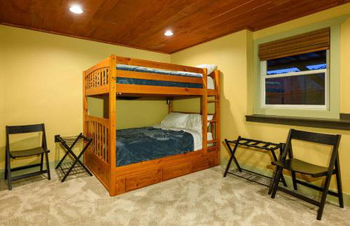 Secluded Lodge - Hot Tub, Views, Arcade - Foto 25